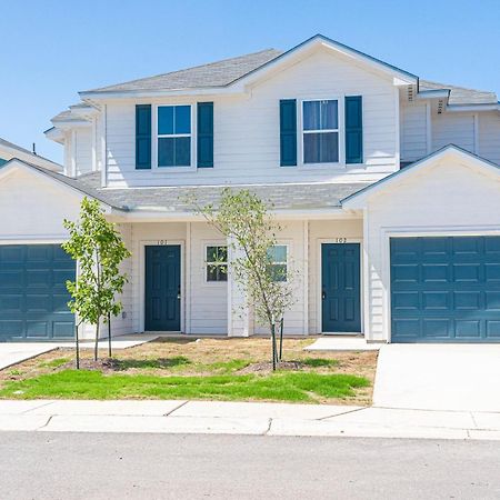 Gorgeous, Brand New 3 Bedrooms Home- Built 2024, Near Seaworld & Lackland Afb سان أنطونيو المظهر الخارجي الصورة