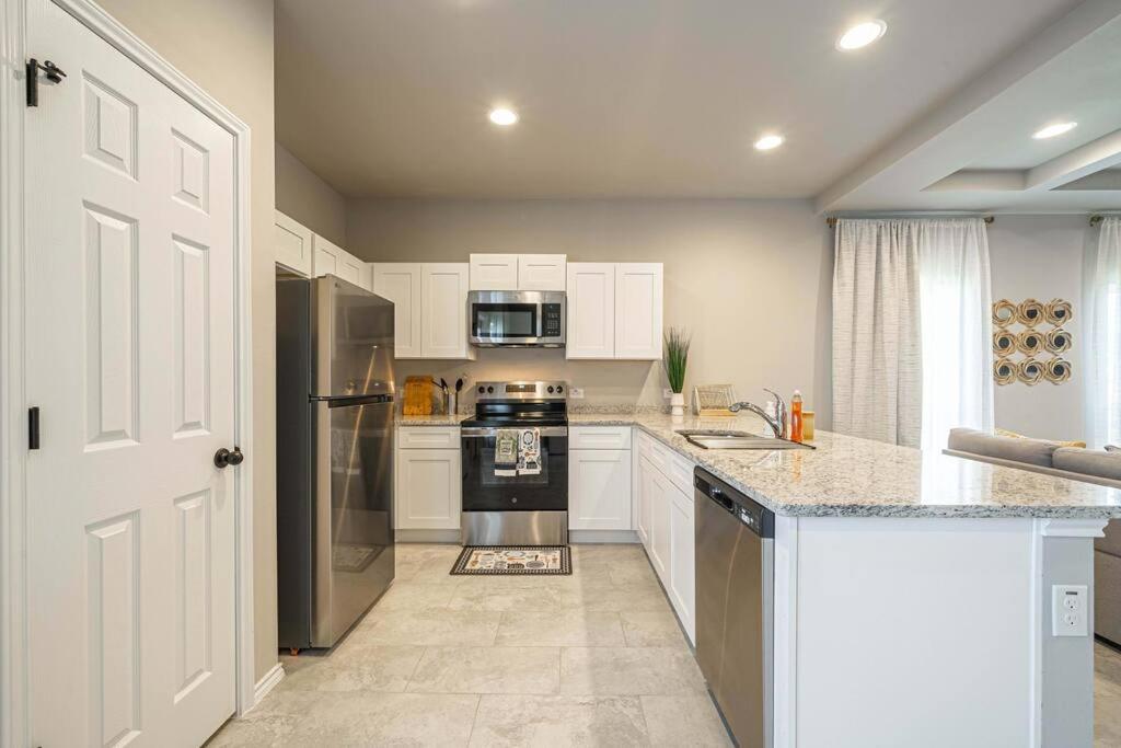 Gorgeous, Brand New 3 Bedrooms Home- Built 2024, Near Seaworld & Lackland Afb سان أنطونيو المظهر الخارجي الصورة