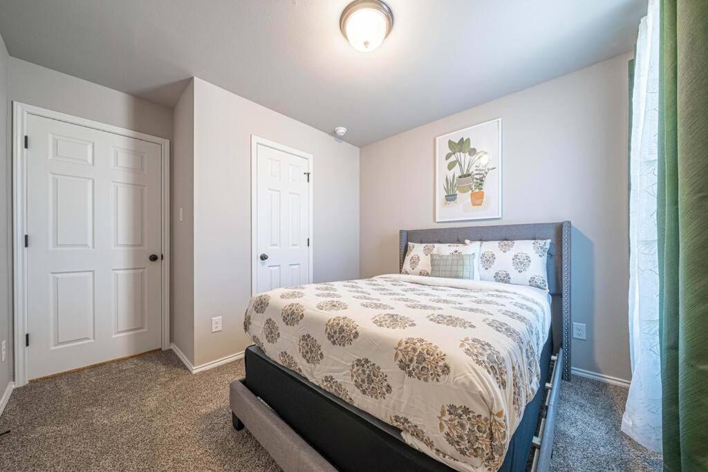 Gorgeous, Brand New 3 Bedrooms Home- Built 2024, Near Seaworld & Lackland Afb سان أنطونيو المظهر الخارجي الصورة