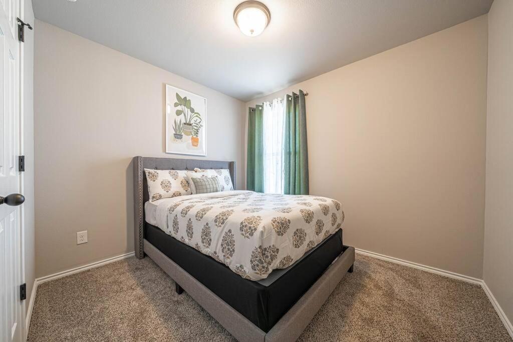 Gorgeous, Brand New 3 Bedrooms Home- Built 2024, Near Seaworld & Lackland Afb سان أنطونيو المظهر الخارجي الصورة