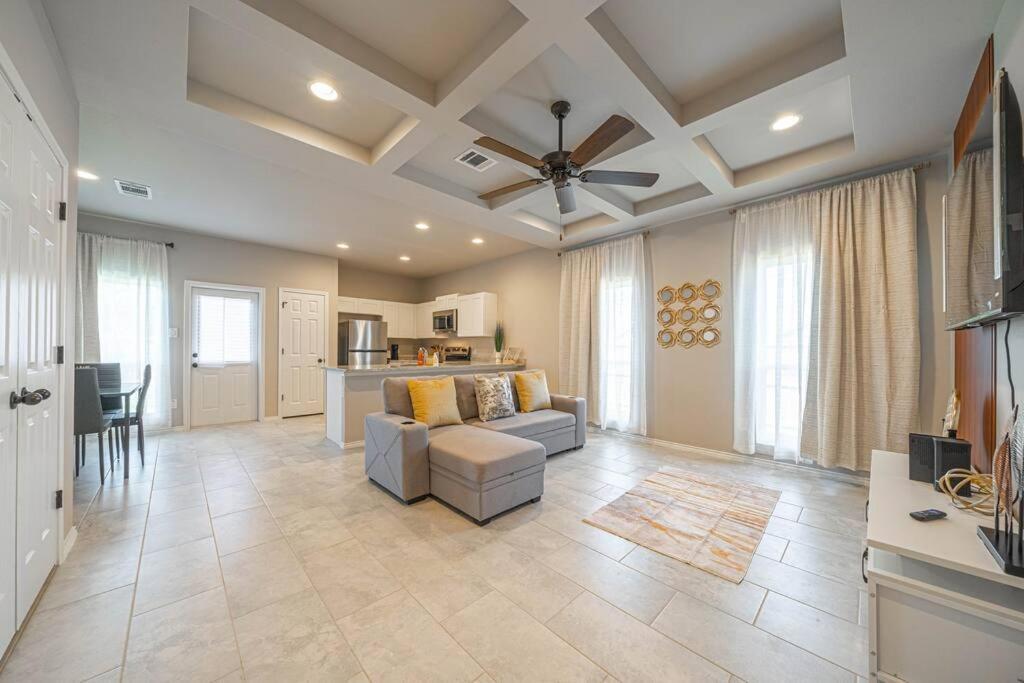 Gorgeous, Brand New 3 Bedrooms Home- Built 2024, Near Seaworld & Lackland Afb سان أنطونيو المظهر الخارجي الصورة