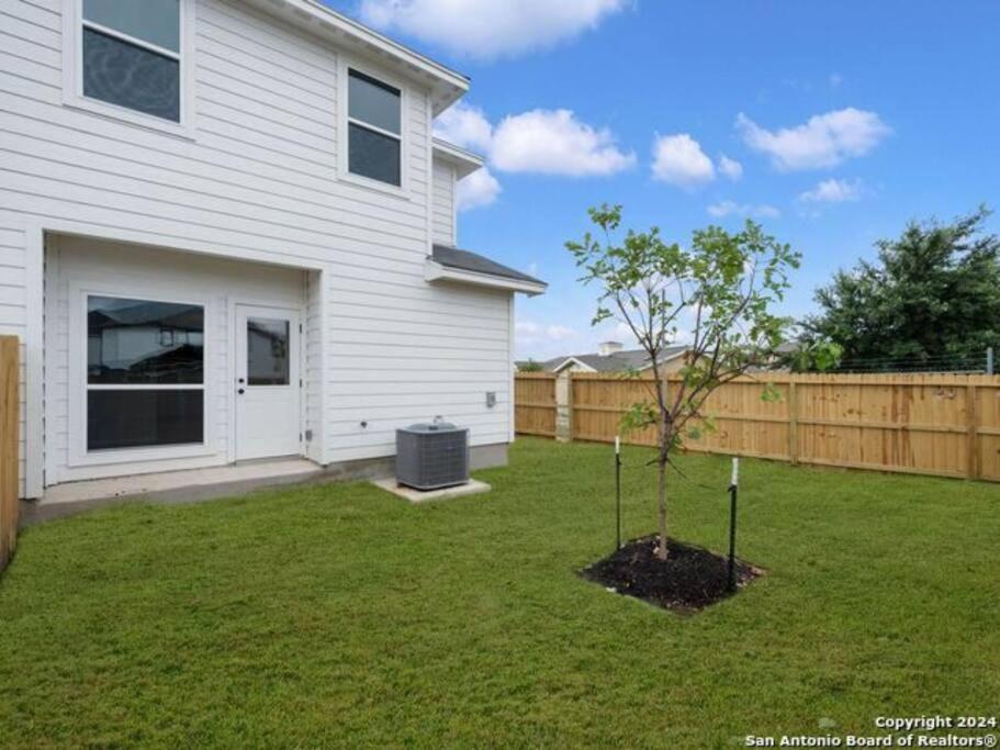 Gorgeous, Brand New 3 Bedrooms Home- Built 2024, Near Seaworld & Lackland Afb سان أنطونيو المظهر الخارجي الصورة
