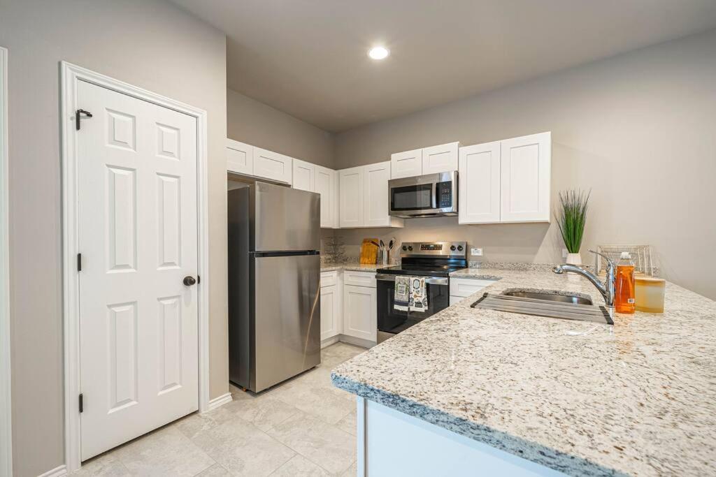 Gorgeous, Brand New 3 Bedrooms Home- Built 2024, Near Seaworld & Lackland Afb سان أنطونيو المظهر الخارجي الصورة